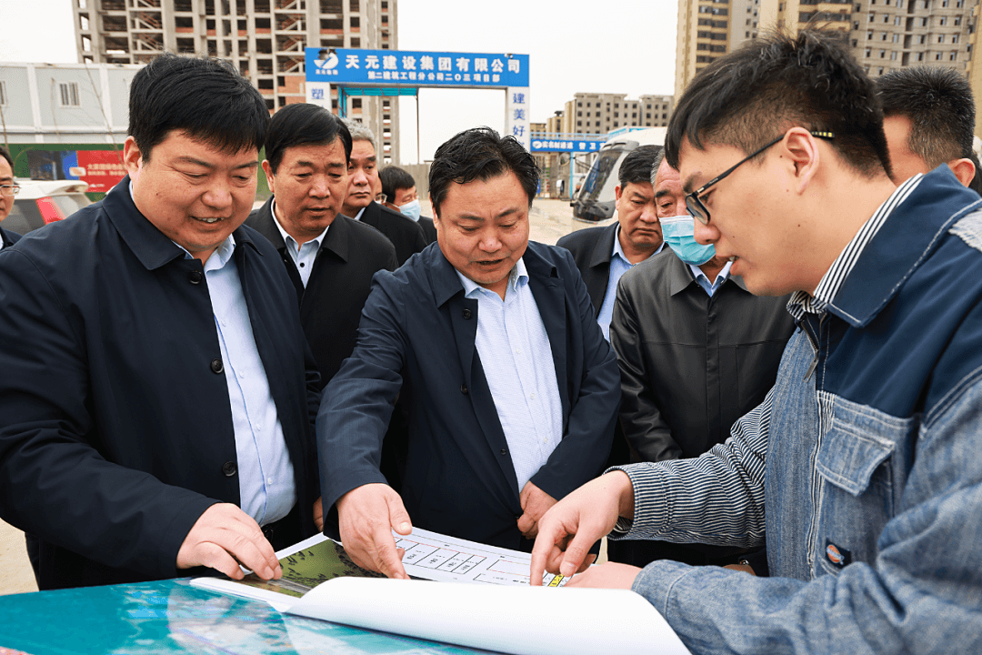 徐立峰到费县探沂镇督导调研城镇建设和产业发展情况